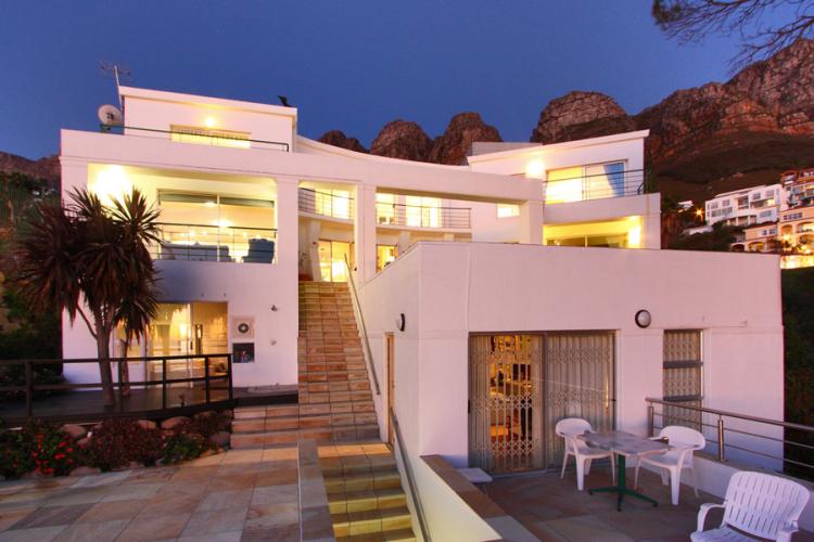 Photo 3 of Camps Bay Blue accommodation in Camps Bay, Cape Town with 4 bedrooms and 3 bathrooms