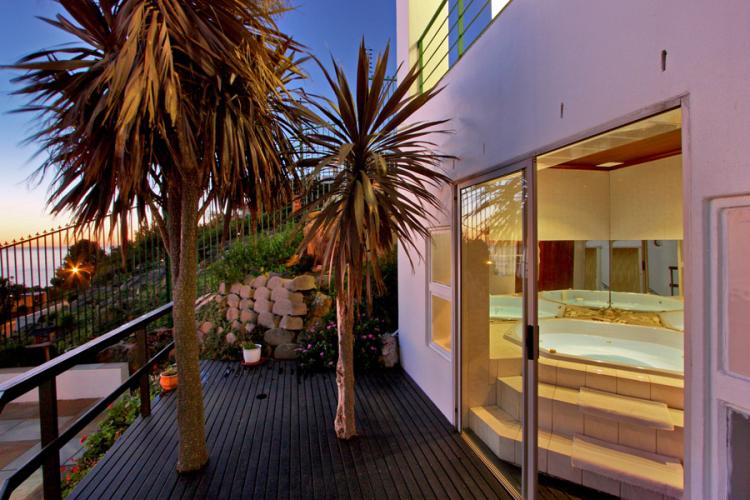 Photo 5 of Camps Bay Blue accommodation in Camps Bay, Cape Town with 4 bedrooms and 3 bathrooms