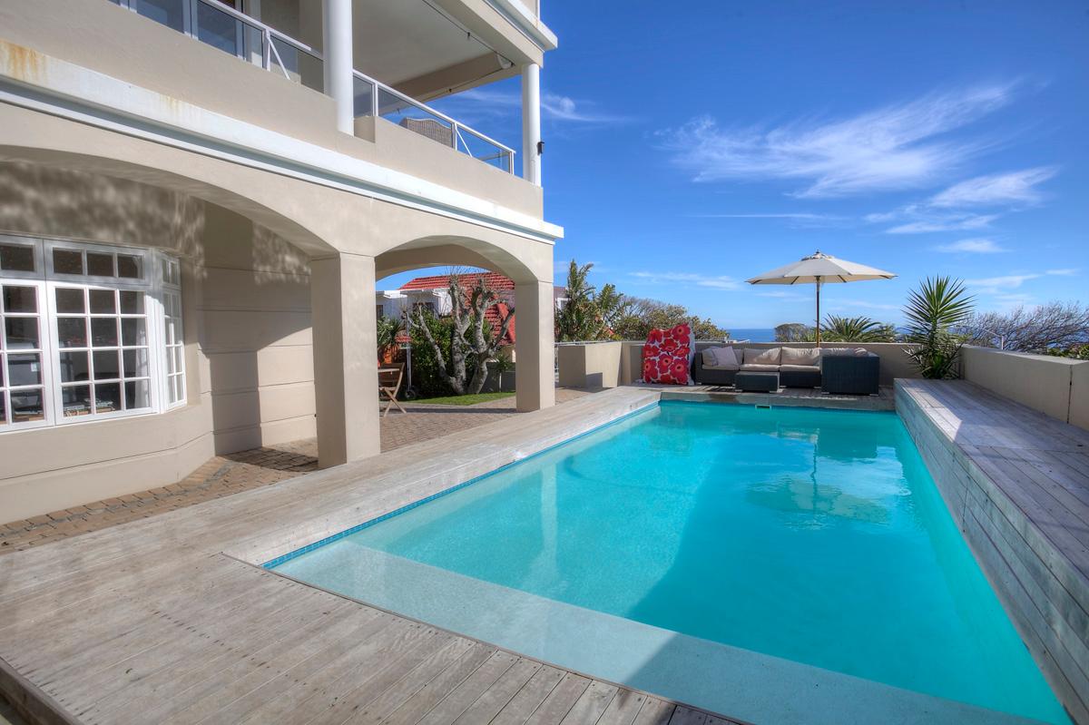 Photo 12 of Camps Bay Glen Villa accommodation in Camps Bay, Cape Town with 6 bedrooms and 4 bathrooms
