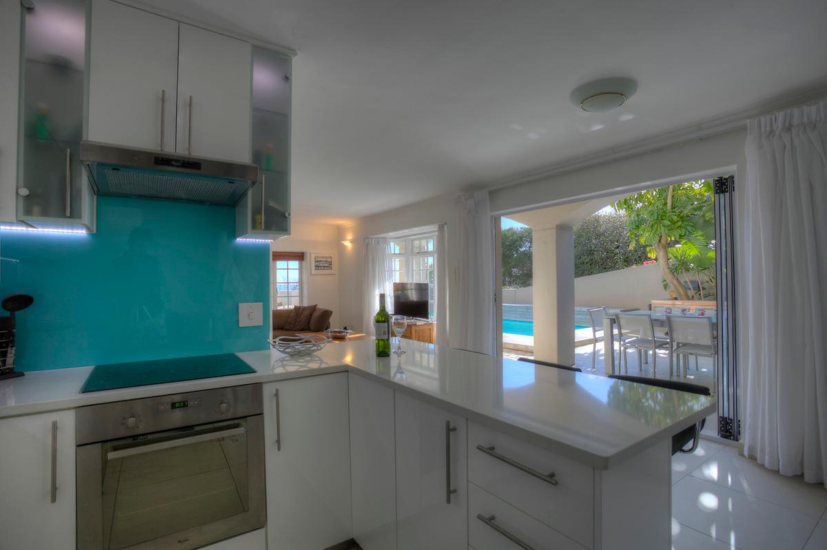 Photo 25 of Camps Bay Glen Villa accommodation in Camps Bay, Cape Town with 6 bedrooms and 4 bathrooms
