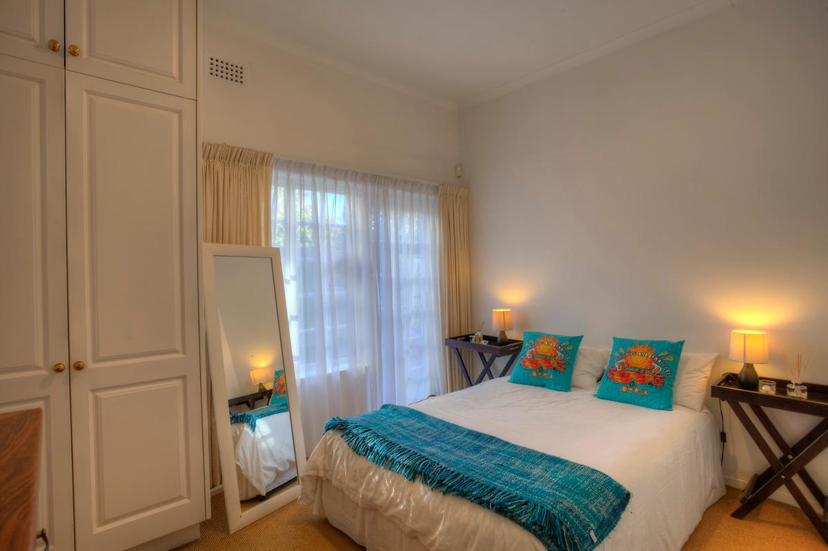 Photo 4 of Camps Bay Glen Villa accommodation in Camps Bay, Cape Town with 6 bedrooms and 4 bathrooms