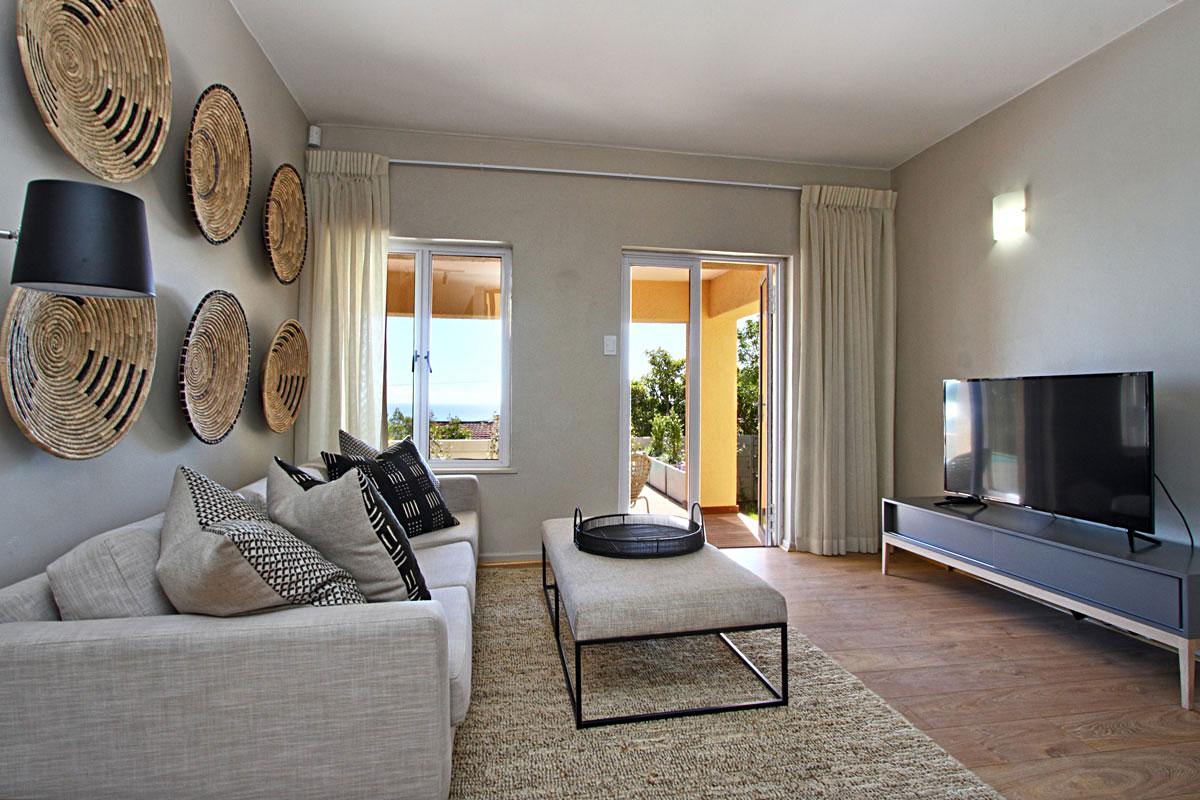 Photo 6 of Camps Bay Horak accommodation in Camps Bay, Cape Town with 5 bedrooms and 5 bathrooms