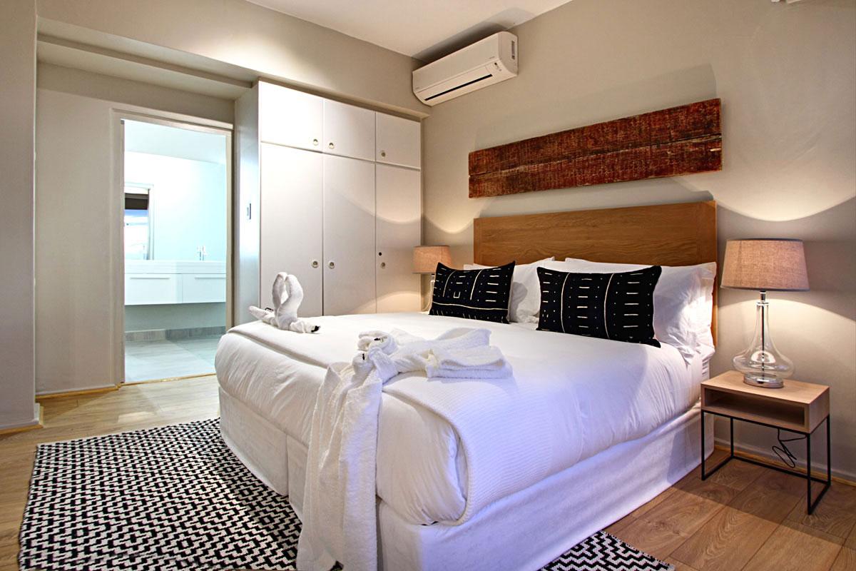 Photo 10 of Camps Bay Horak accommodation in Camps Bay, Cape Town with 5 bedrooms and 5 bathrooms
