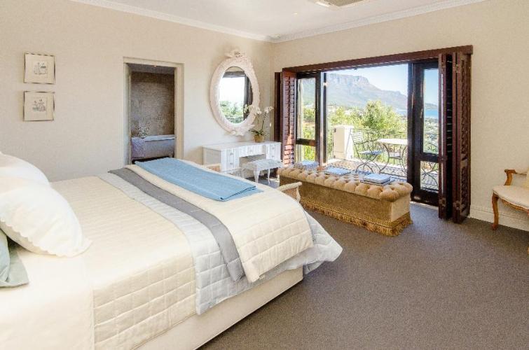 Photo 14 of Camps Bay Sedgemore accommodation in Camps Bay, Cape Town with 5 bedrooms and 5 bathrooms
