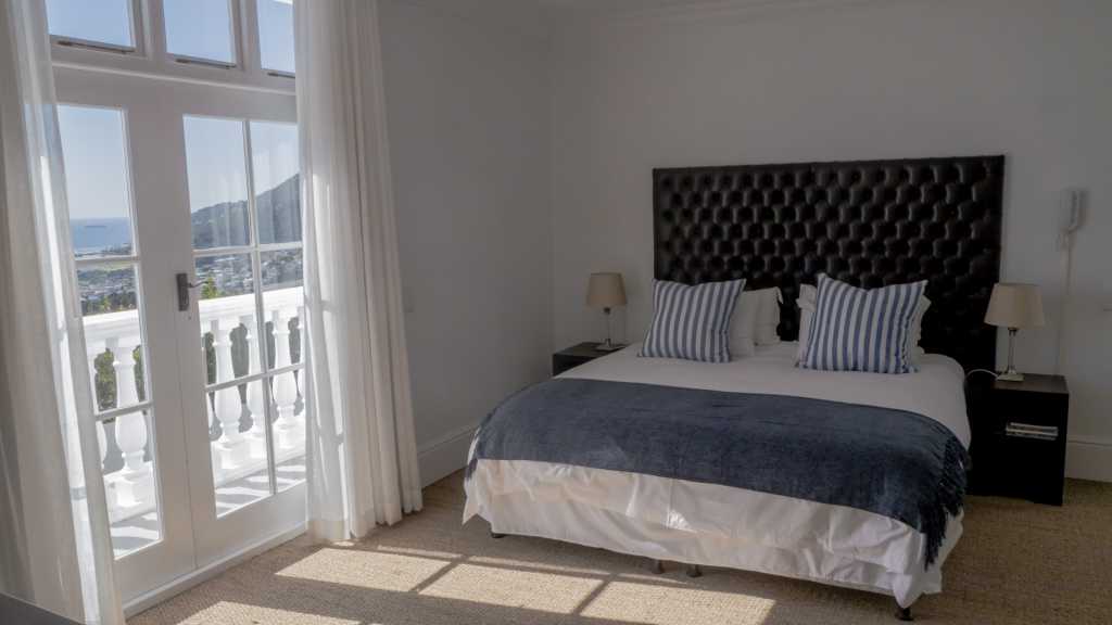 Photo 11 of Camps Bay Views accommodation in Camps Bay, Cape Town with 4 bedrooms and 4 bathrooms