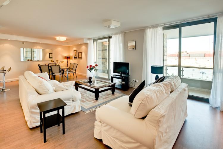 Photo 2 of Canal Quays Apartment accommodation in V&A Waterfront, Cape Town with 1 bedrooms and 1 bathrooms