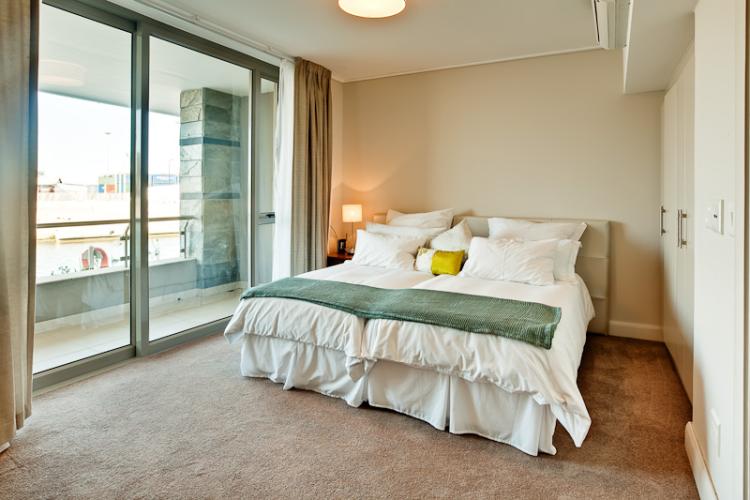 Photo 5 of Canal Quays Apartment accommodation in V&A Waterfront, Cape Town with 1 bedrooms and 1 bathrooms