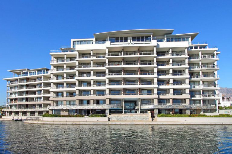 Photo 5 of Canal Quays Porto Vista accommodation in V&A Waterfront, Cape Town with 2 bedrooms and 2 bathrooms