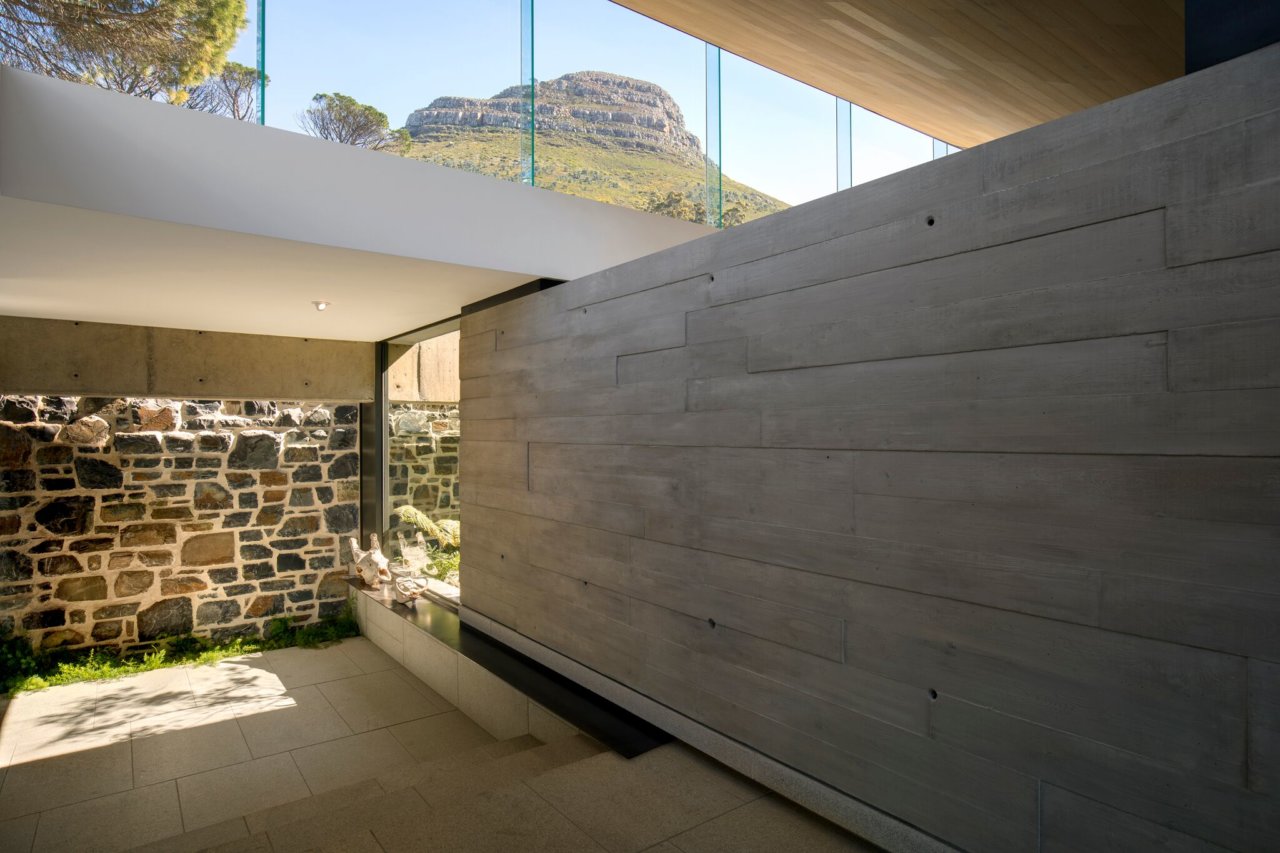 Photo 3 of Cape Kloof accommodation in Higgovale, Cape Town with 4 bedrooms and 4 bathrooms