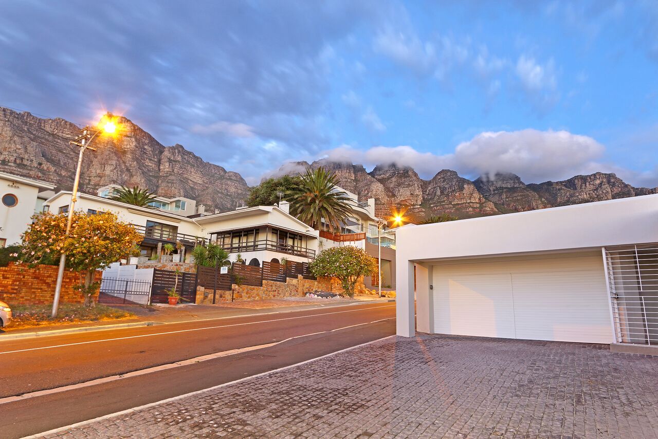 Photo 4 of Cape Nights Villa accommodation in Camps Bay, Cape Town with 5 bedrooms and 5 bathrooms