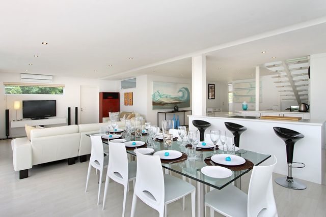 Photo 4 of Casa Bianca accommodation in Camps Bay, Cape Town with 4 bedrooms and 4 bathrooms