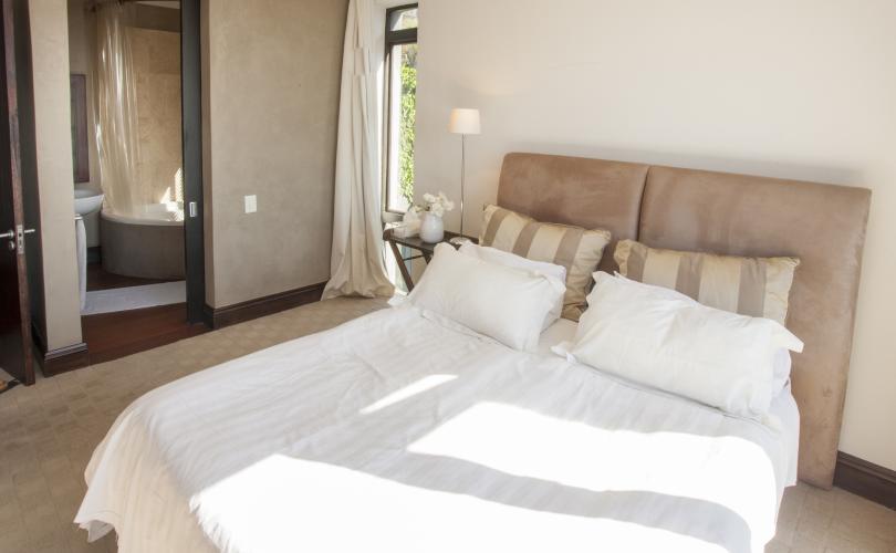 Photo 10 of Casa Fresnaye accommodation in Fresnaye, Cape Town with 3 bedrooms and 2 bathrooms