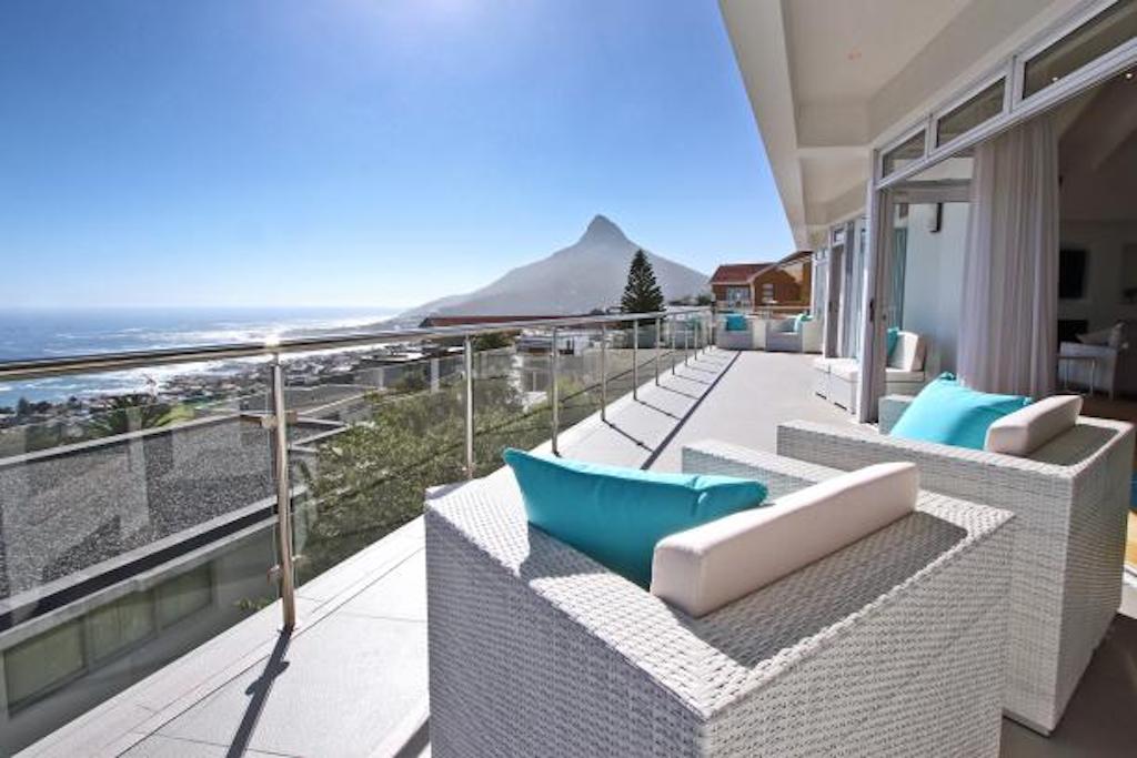 Photo 2 of Casa Giannasi accommodation in Camps Bay, Cape Town with 4 bedrooms and 4 bathrooms