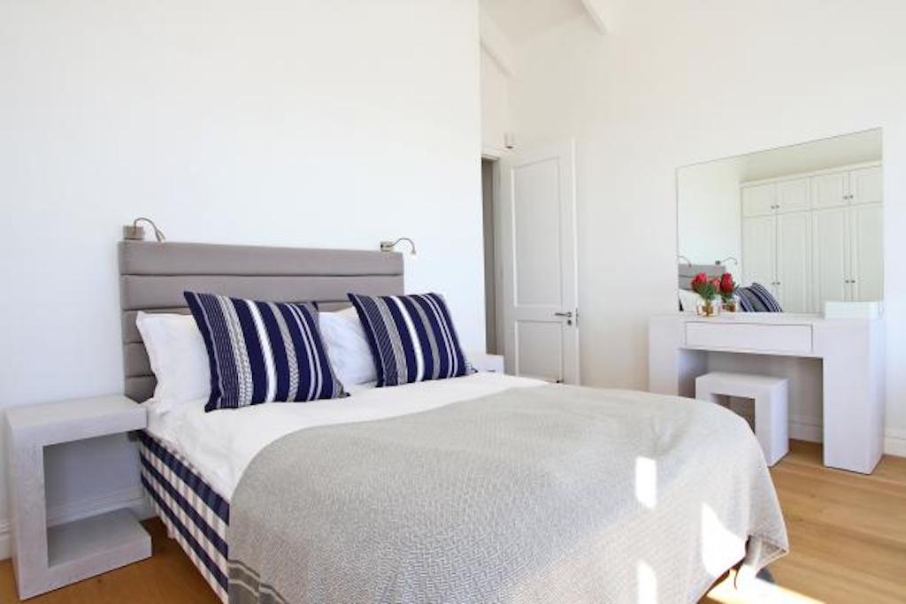 Photo 17 of Casa Giannasi accommodation in Camps Bay, Cape Town with 4 bedrooms and 4 bathrooms
