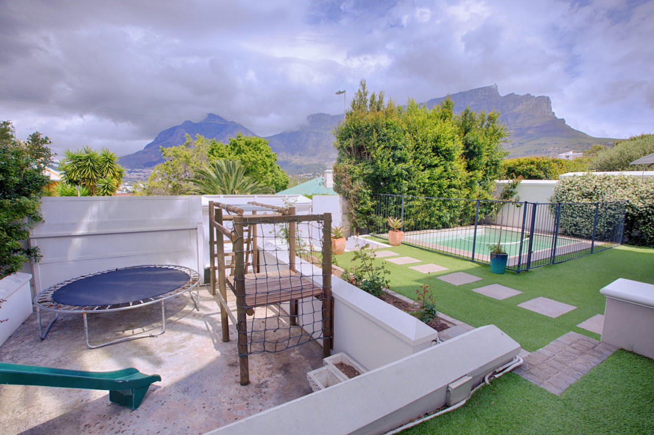 Photo 13 of Charming Victorian Villa accommodation in Tamboerskloof, Cape Town with 4 bedrooms and 3 bathrooms