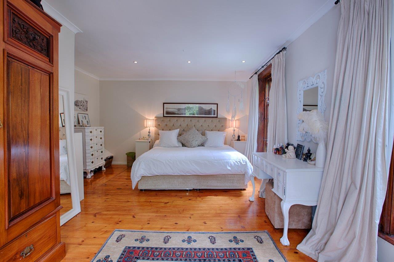 Photo 7 of Charming Victorian Villa accommodation in Tamboerskloof, Cape Town with 4 bedrooms and 3 bathrooms