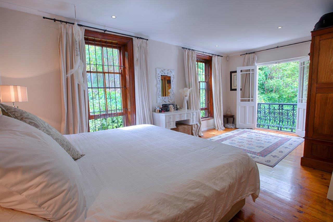 Photo 8 of Charming Victorian Villa accommodation in Tamboerskloof, Cape Town with 4 bedrooms and 3 bathrooms