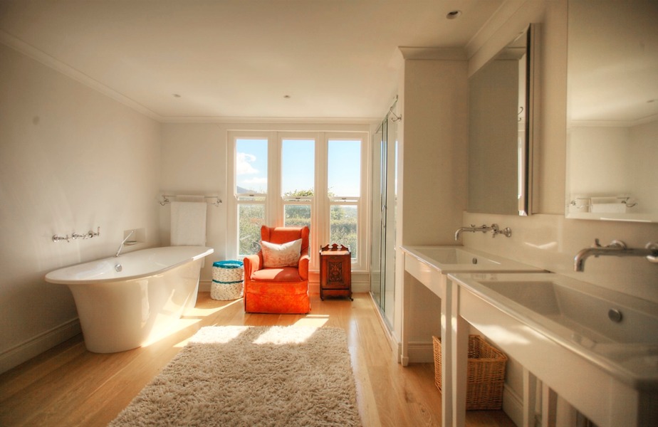 Photo 11 of Claremont Sidmouth Villa accommodation in Claremont, Cape Town with 5 bedrooms and 5 bathrooms
