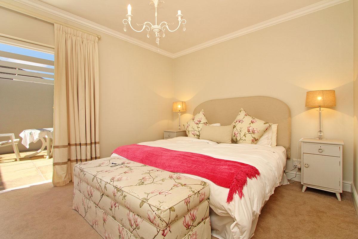 Photo 11 of Claremont Villa accommodation in Claremont, Cape Town with 4 bedrooms and 4 bathrooms