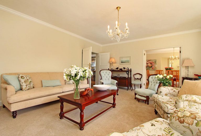 Photo 10 of Claremont Villa accommodation in Claremont, Cape Town with 4 bedrooms and 4 bathrooms