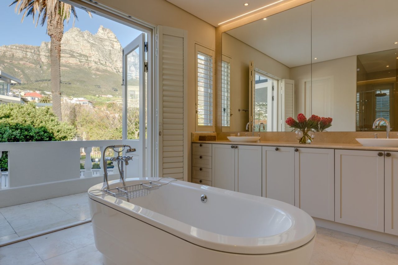 Photo 4 of Claybrook Villa accommodation in Camps Bay, Cape Town with 4 bedrooms and 4 bathrooms