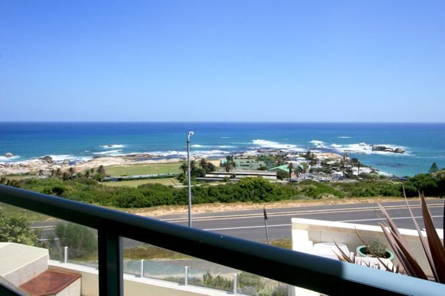Photo 10 of Clifton Nautica 2 accommodation in Clifton, Cape Town with 3 bedrooms and 3 bathrooms