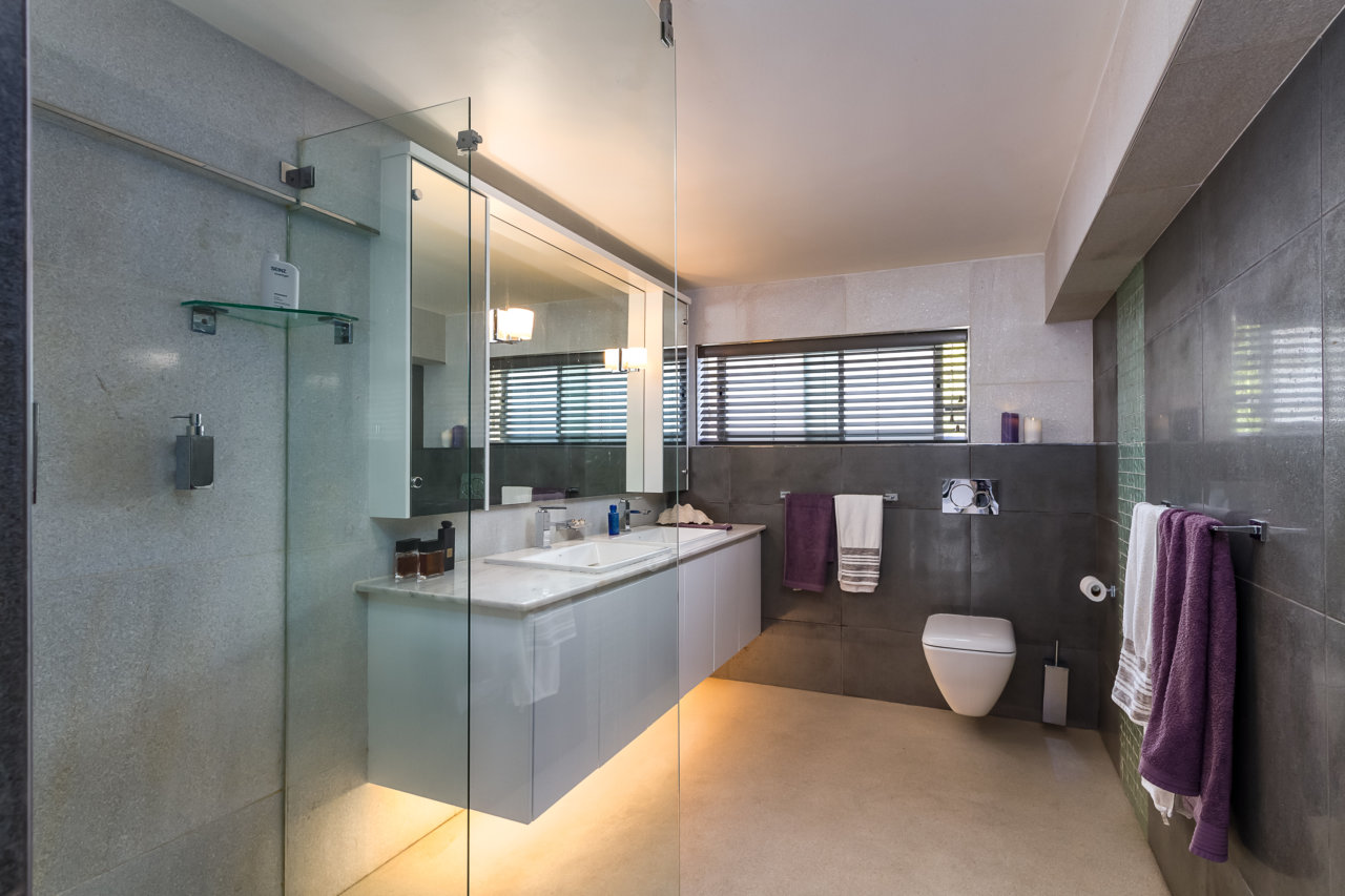 Photo 12 of Cloud 17 accommodation in Sea Point, Cape Town with 2 bedrooms and 2 bathrooms