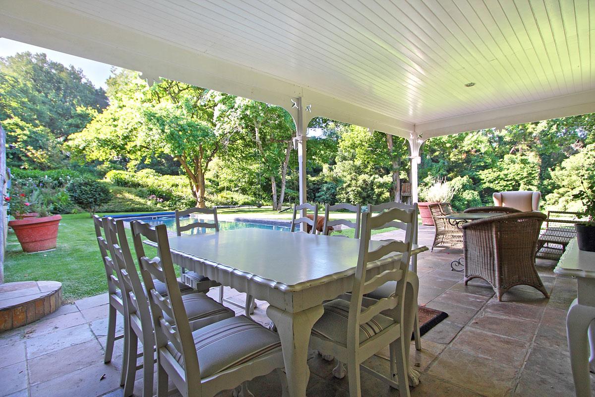Photo 4 of Constantia Avenue accommodation in Constantia, Cape Town with 4 bedrooms and 2 bathrooms