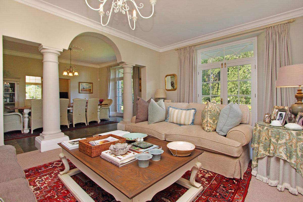 Photo 5 of Constantia Avenue accommodation in Constantia, Cape Town with 4 bedrooms and 2 bathrooms