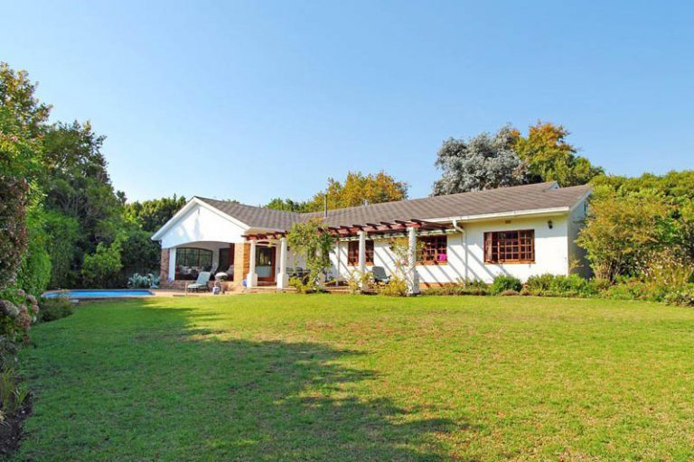Photo 8 of Constantia Danbury Cross accommodation in Constantia, Cape Town with 4 bedrooms and 3 bathrooms