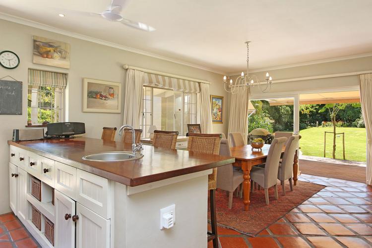 Photo 14 of Constantia Evergreen accommodation in Constantia, Cape Town with 5 bedrooms and 4 bathrooms