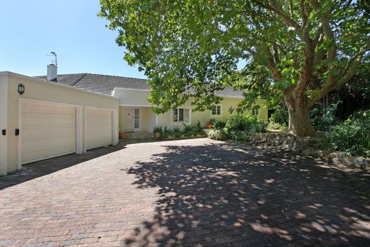 Photo 9 of Constantia Evergreen accommodation in Constantia, Cape Town with 5 bedrooms and 4 bathrooms