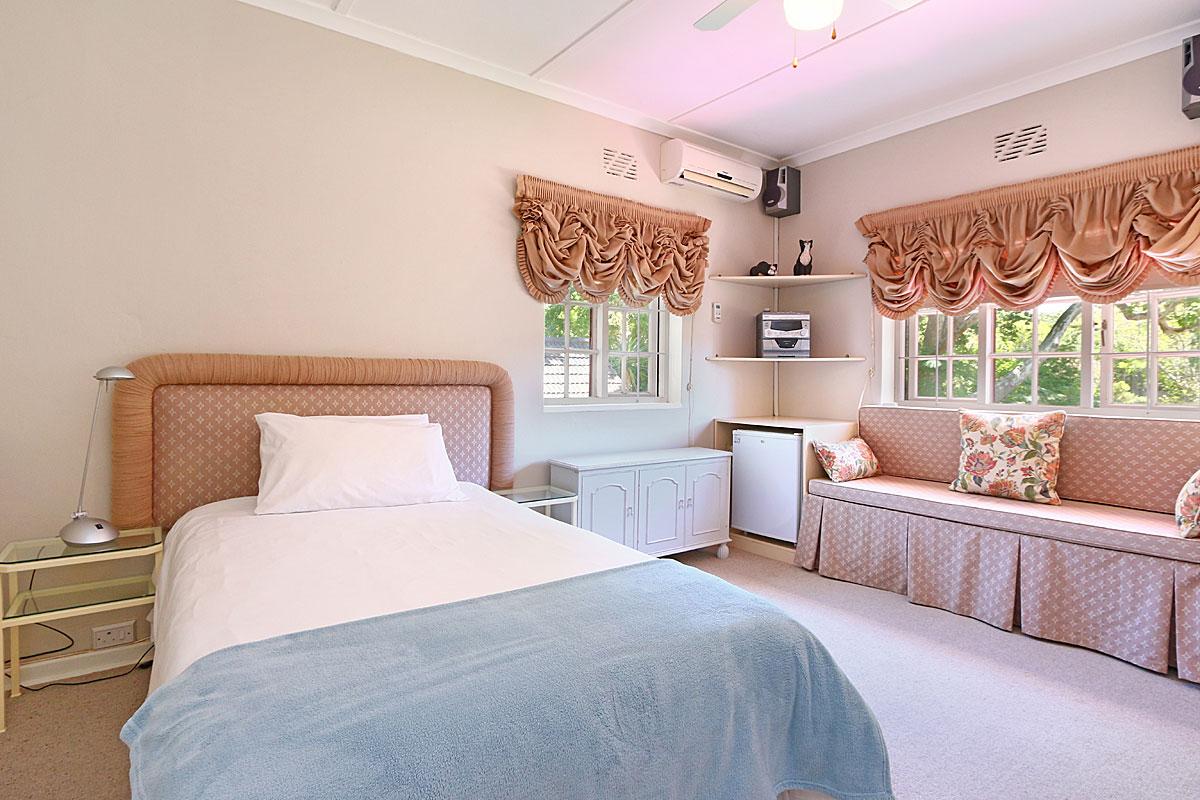 Photo 9 of Constantia Hampshire accommodation in Constantia, Cape Town with 7 bedrooms and 8.5 bathrooms