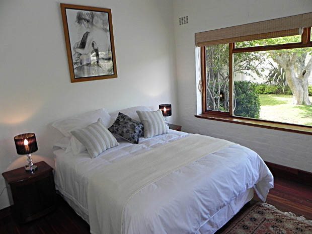 Photo 15 of Constantia Hills accommodation in Constantia, Cape Town with 4 bedrooms and 2 bathrooms