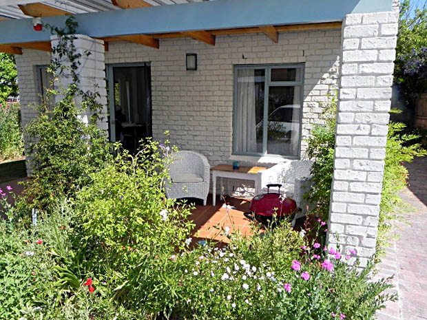 Photo 6 of Constantia Hills accommodation in Constantia, Cape Town with 4 bedrooms and 2 bathrooms