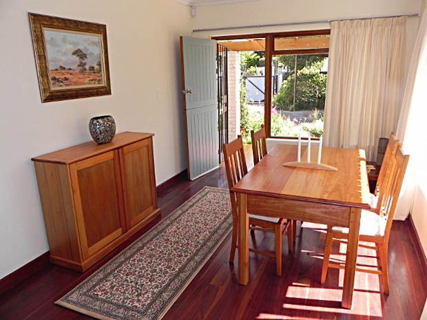 Photo 9 of Constantia Hills accommodation in Constantia, Cape Town with 4 bedrooms and 2 bathrooms
