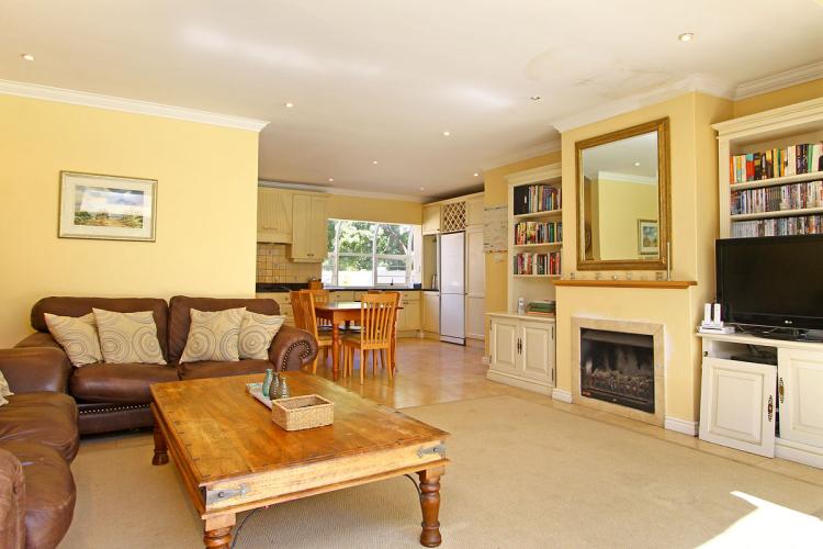 Photo 3 of Constantia Julia accommodation in Constantia, Cape Town with 5 bedrooms and 3 bathrooms