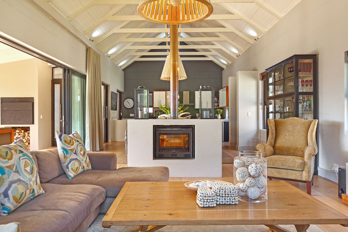 Photo 10 of Constantia Modern Villa accommodation in Constantia, Cape Town with 5 bedrooms and 6 bathrooms