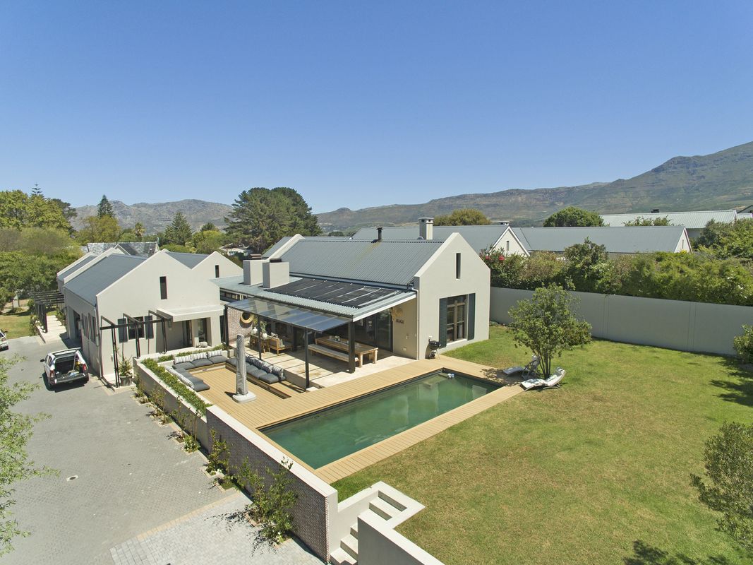 Photo 13 of Constantia Modern Villa accommodation in Constantia, Cape Town with 5 bedrooms and 6 bathrooms