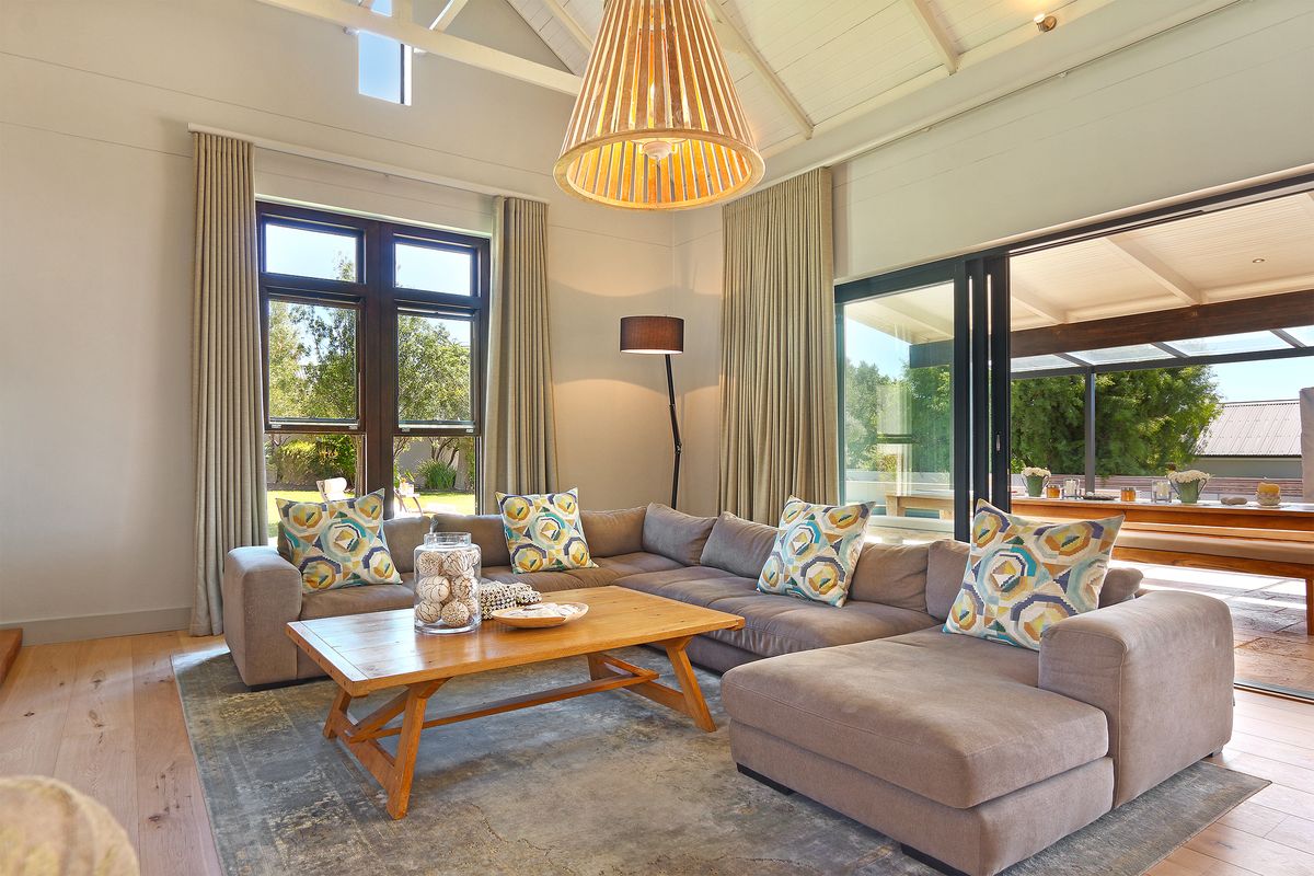 Photo 14 of Constantia Modern Villa accommodation in Constantia, Cape Town with 5 bedrooms and 6 bathrooms