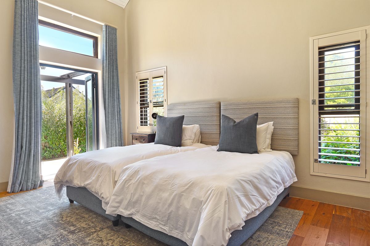 Photo 7 of Constantia Modern Villa accommodation in Constantia, Cape Town with 5 bedrooms and 6 bathrooms