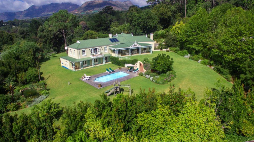 Photo 1 of Constantia Outlook accommodation in Constantia, Cape Town with 6 bedrooms and 6 bathrooms