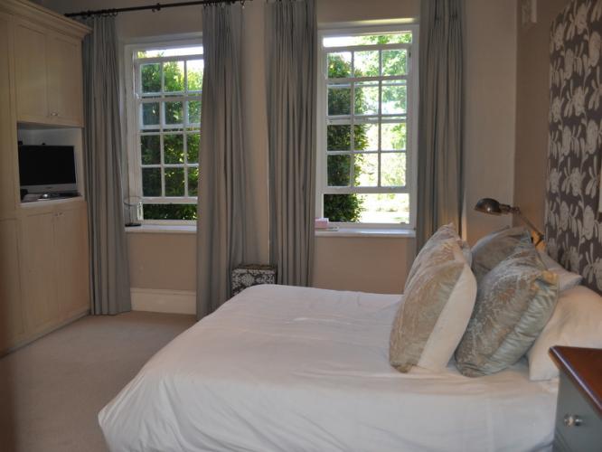 Photo 14 of Constantia Rose Villa accommodation in Constantia, Cape Town with 4 bedrooms and 3 bathrooms