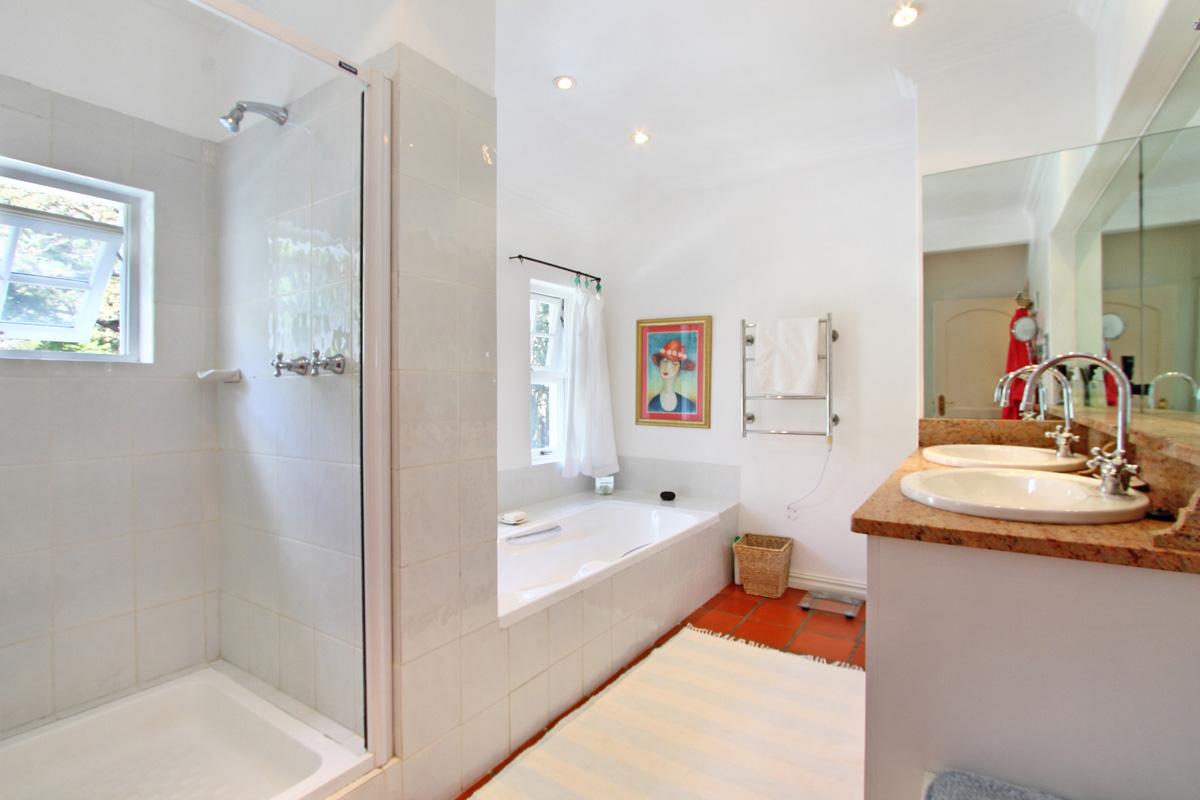 Photo 11 of Constantia Sunbird accommodation in Constantia, Cape Town with 5 bedrooms and 5.5 bathrooms