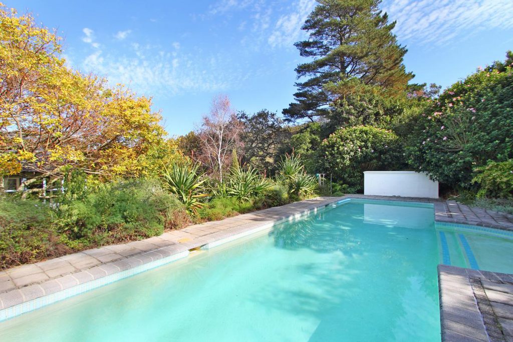 Photo 1 of Constantia Sunbird accommodation in Constantia, Cape Town with 5 bedrooms and 5.5 bathrooms