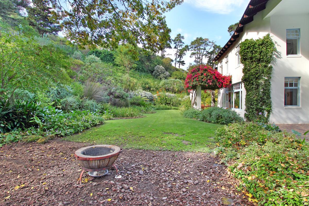 Photo 18 of Constantia Sunbird accommodation in Constantia, Cape Town with 5 bedrooms and 5.5 bathrooms