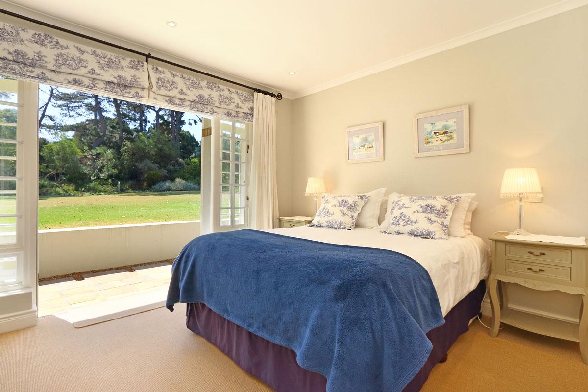 Photo 3 of Constantia Sunkissed Villa accommodation in Constantia, Cape Town with 5 bedrooms and 4 bathrooms