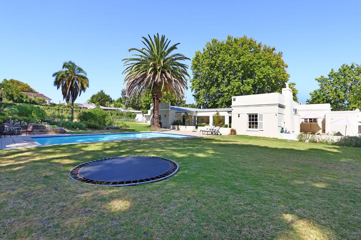 Photo 21 of Constantia Sunkissed Villa accommodation in Constantia, Cape Town with 5 bedrooms and 4 bathrooms