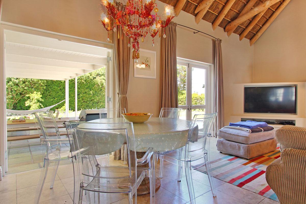 Photo 8 of Constantia Valley Walk accommodation in Constantia, Cape Town with 5 bedrooms and 3 bathrooms
