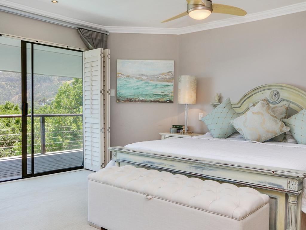 Photo 14 of Copacabana accommodation in Llandudno, Cape Town with 5 bedrooms and 4 bathrooms